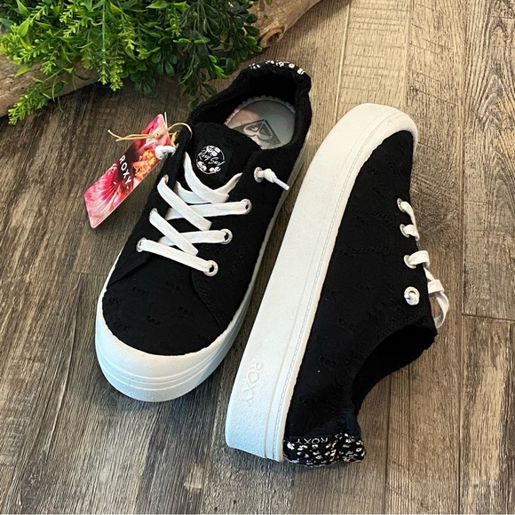 ROXY Black Platform Slip On Sneakers Size 9.5 NWT - Picture 1 of 13